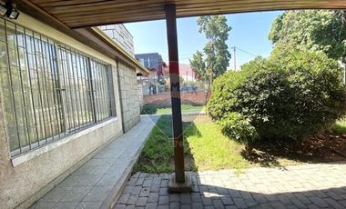 Casa en Vitacura con gran terreno para negocio