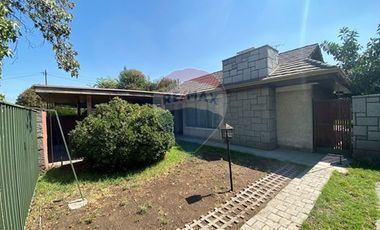 Casa en Vitacura con gran terreno para negocio