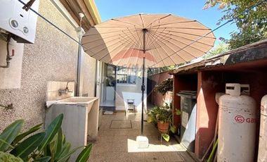 Casa en Vitacura con gran terreno para negocio
