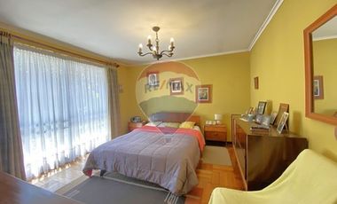 Casa en Vitacura con gran terreno para negocio
