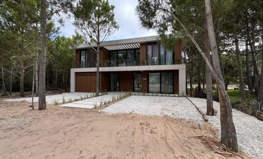 ALQUILER TEMPORAL, CASA, COSTA ESMERALDA, BARRIO MARITIMO III, LOTE AL 100, 6 AMBIENTES