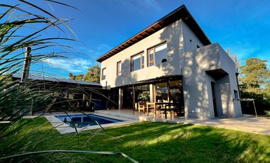 VENTA | CASA  CON PILETA 5 AMBIENTES | BARRIO PRIVADO LAS PRUNAS