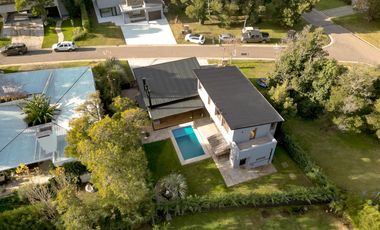 VENTA | CASA  CON PILETA 5 AMBIENTES | BARRIO PRIVADO LAS PRUNAS