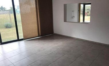Casa nueva sobre amplio terreno en San Jorge