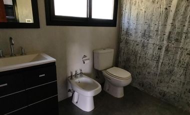 Casa nueva sobre amplio terreno en San Jorge