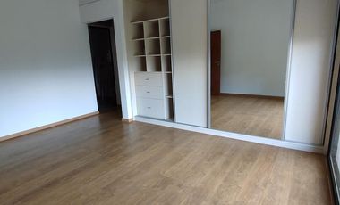 Casa nueva sobre amplio terreno en San Jorge