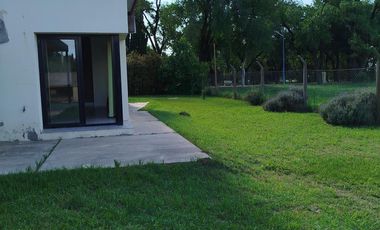 Casa nueva sobre amplio terreno en San Jorge