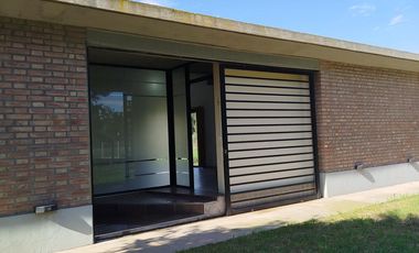 Casa nueva sobre amplio terreno en San Jorge