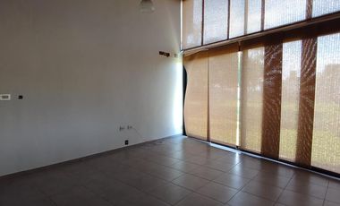 Casa nueva sobre amplio terreno en San Jorge