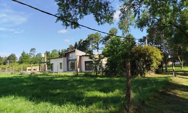 Casa nueva sobre amplio terreno en San Jorge