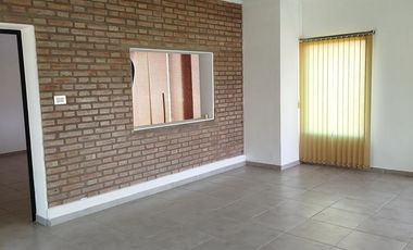Casa nueva sobre amplio terreno en San Jorge