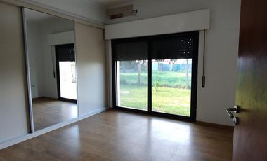 Casa nueva sobre amplio terreno en San Jorge