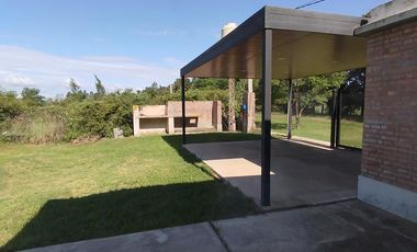 Casa nueva sobre amplio terreno en San Jorge