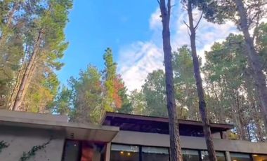 Casa tres dormitorios  en venta en VillaRobles con pileta. Costa Atlantica