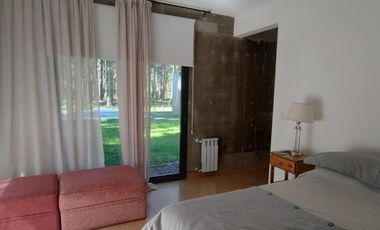 Casa tres dormitorios  en venta en VillaRobles con pileta. Costa Atlantica
