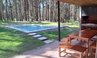 Casa tres dormitorios  en venta en VillaRobles con pileta. Costa Atlantica