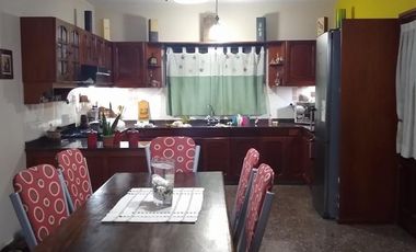Casa 4 ambientes en Venta -Ezpeleta Oeste