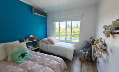 Casa con pileta en Los Jazmines Pilar del Este
