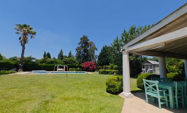 Casa con pileta en Los Jazmines Pilar del Este