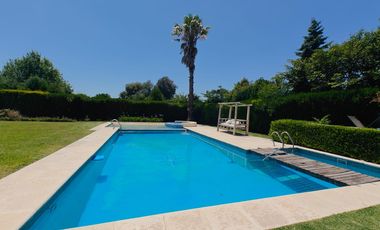 Casa con pileta en Los Jazmines Pilar del Este