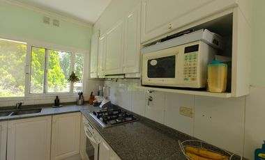 Casa con pileta en Los Jazmines Pilar del Este