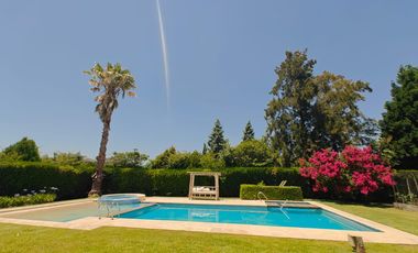 Casa con pileta en Los Jazmines Pilar del Este