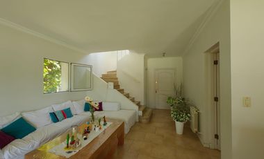 Casa con pileta en Los Jazmines Pilar del Este