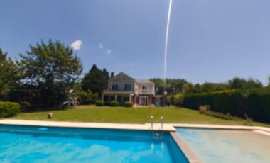 Casa con pileta en Los Jazmines Pilar del Este