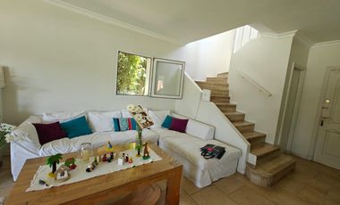 Casa con pileta en Los Jazmines Pilar del Este