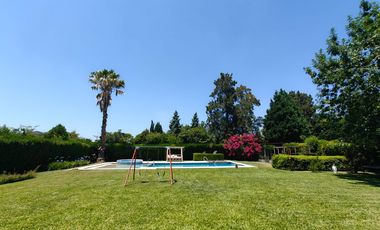 Casa con pileta en Los Jazmines Pilar del Este