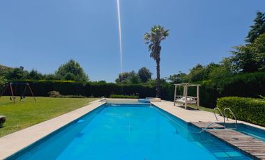 Casa con pileta en Los Jazmines Pilar del Este
