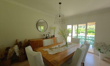 Casa con pileta en Los Jazmines Pilar del Este