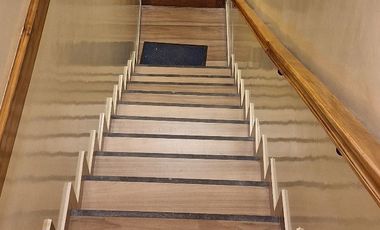 PH en  primer piso por escalera. Impecable estado.