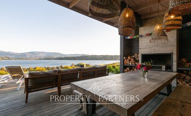 Espectacular Casa  con Vista y Acceso a Lago Panguipulli  en Exclusivo Condominio.