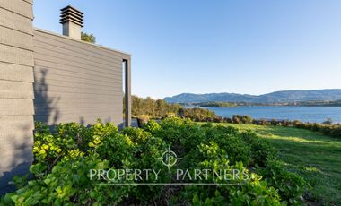 Espectacular Casa  con Vista y Acceso a Lago Panguipulli  en Exclusivo Condominio.