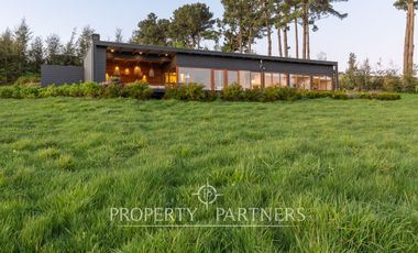 Espectacular Casa  con Vista y Acceso a Lago Panguipulli  en Exclusivo Condominio.