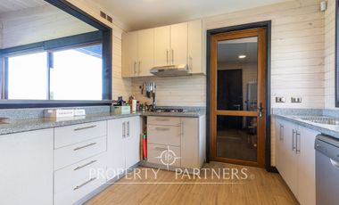 Espectacular Casa  con Vista y Acceso a Lago Panguipulli  en Exclusivo Condominio.