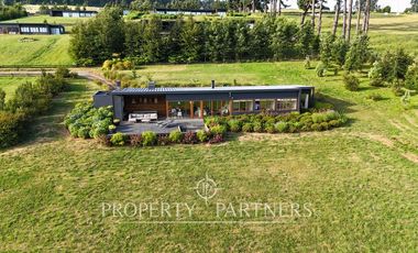 Espectacular Casa  con Vista y Acceso a Lago Panguipulli  en Exclusivo Condominio.