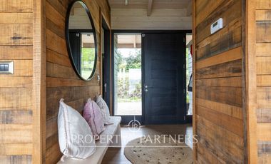 Espectacular Casa  con Vista y Acceso a Lago Panguipulli  en Exclusivo Condominio.