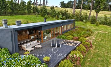 Espectacular Casa  con Vista y Acceso a Lago Panguipulli  en Exclusivo Condominio.