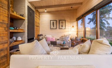 Espectacular Casa  con Vista y Acceso a Lago Panguipulli  en Exclusivo Condominio.