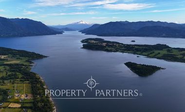 Espectacular Casa  con Vista y Acceso a Lago Panguipulli  en Exclusivo Condominio.