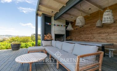 Espectacular Casa  con Vista y Acceso a Lago Panguipulli  en Exclusivo Condominio.