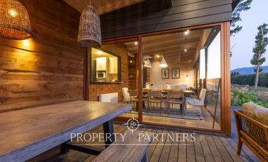 Espectacular Casa  con Vista y Acceso a Lago Panguipulli  en Exclusivo Condominio.