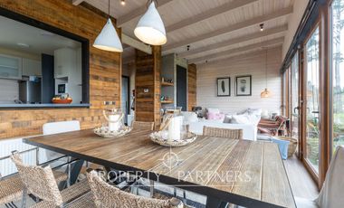 Espectacular Casa  con Vista y Acceso a Lago Panguipulli  en Exclusivo Condominio.