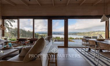 Espectacular Casa  con Vista y Acceso a Lago Panguipulli  en Exclusivo Condominio.