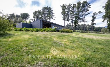 Espectacular Casa  con Vista y Acceso a Lago Panguipulli  en Exclusivo Condominio.