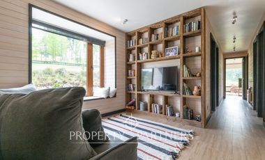 Espectacular Casa  con Vista y Acceso a Lago Panguipulli  en Exclusivo Condominio.