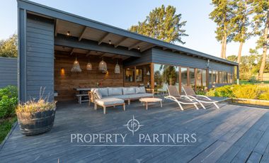 Espectacular Casa  con Vista y Acceso a Lago Panguipulli  en Exclusivo Condominio.