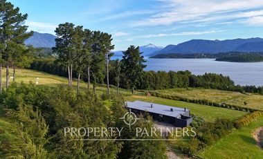 Espectacular Casa  con Vista y Acceso a Lago Panguipulli  en Exclusivo Condominio.